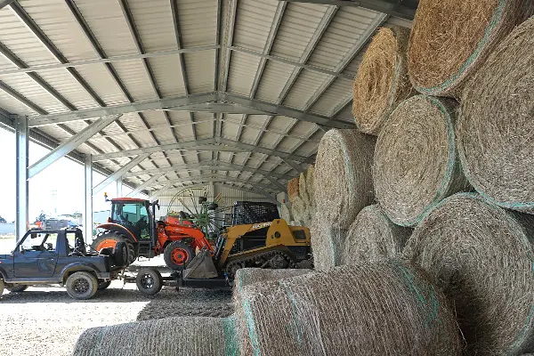 equipment feed storage 10 600x400px