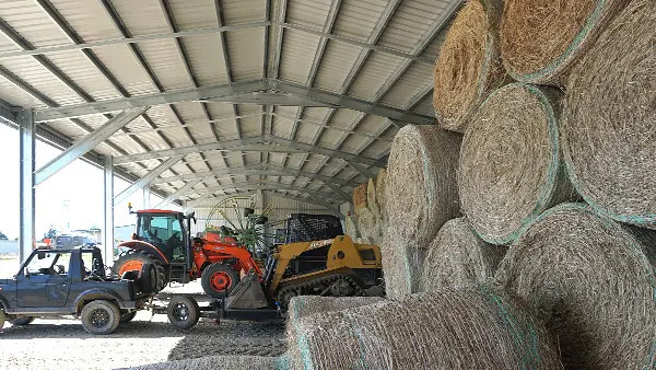 equipment feed storage 10 600x400px