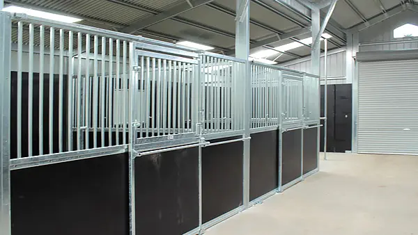 horse stable 11 600x400px