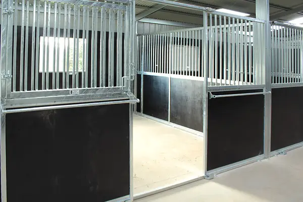 horse stable 13 600x400px