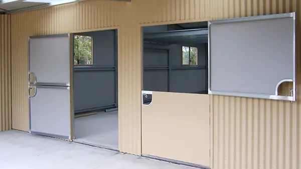 horse stable 17 600x400px