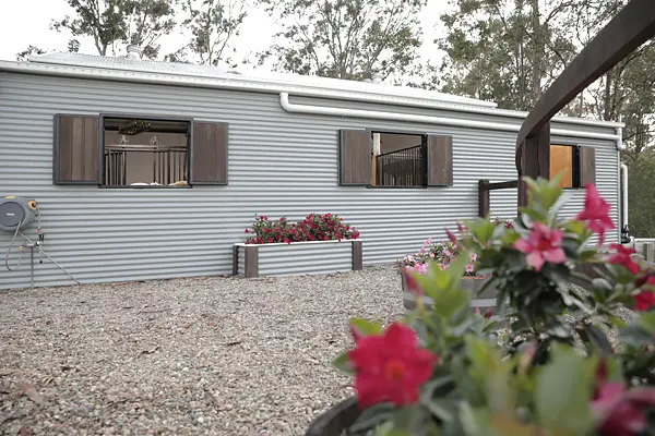 horse stable 5 600x400px