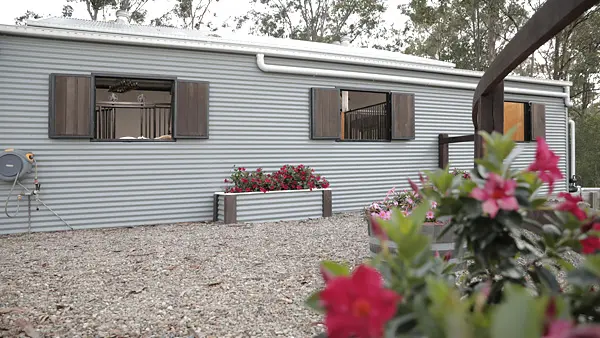 horse stable 5 600x400px