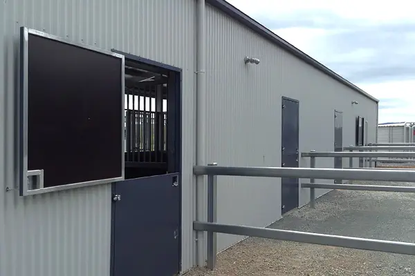 horse stable 7 600x400px