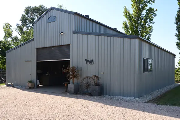 horse stable 8 600x400px