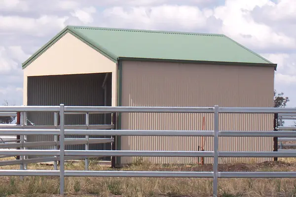 paddock shelter 1 600x400px